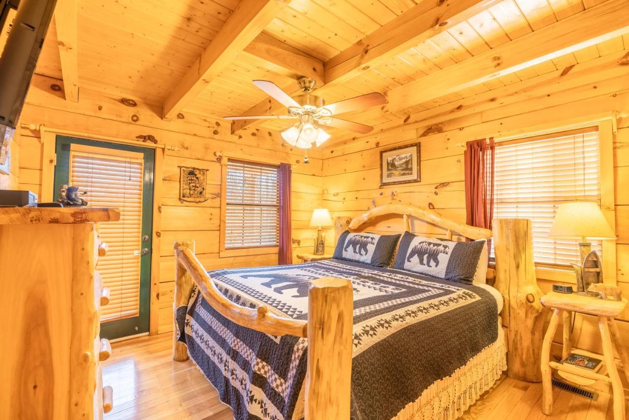 Moonshine Ridge Cabin With Hot Tub And Fire Pit Pigeon Forge Luaran gambar