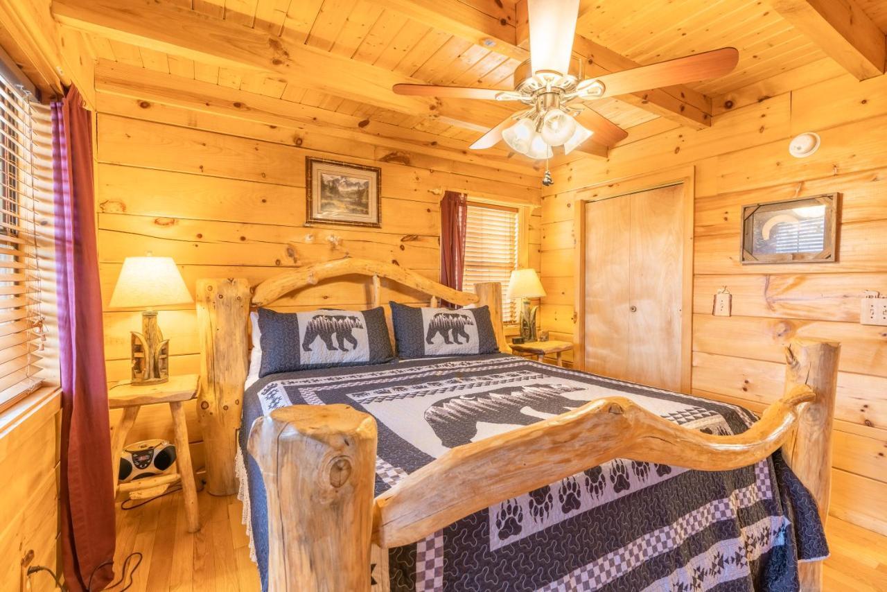 Moonshine Ridge Cabin With Hot Tub And Fire Pit Pigeon Forge Luaran gambar