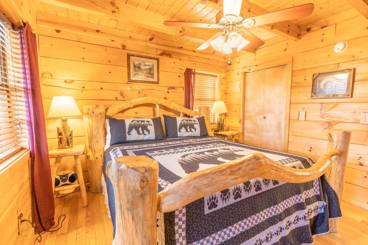 Moonshine Ridge Cabin With Hot Tub And Fire Pit Pigeon Forge Luaran gambar